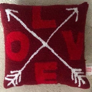 THROW PILLOW